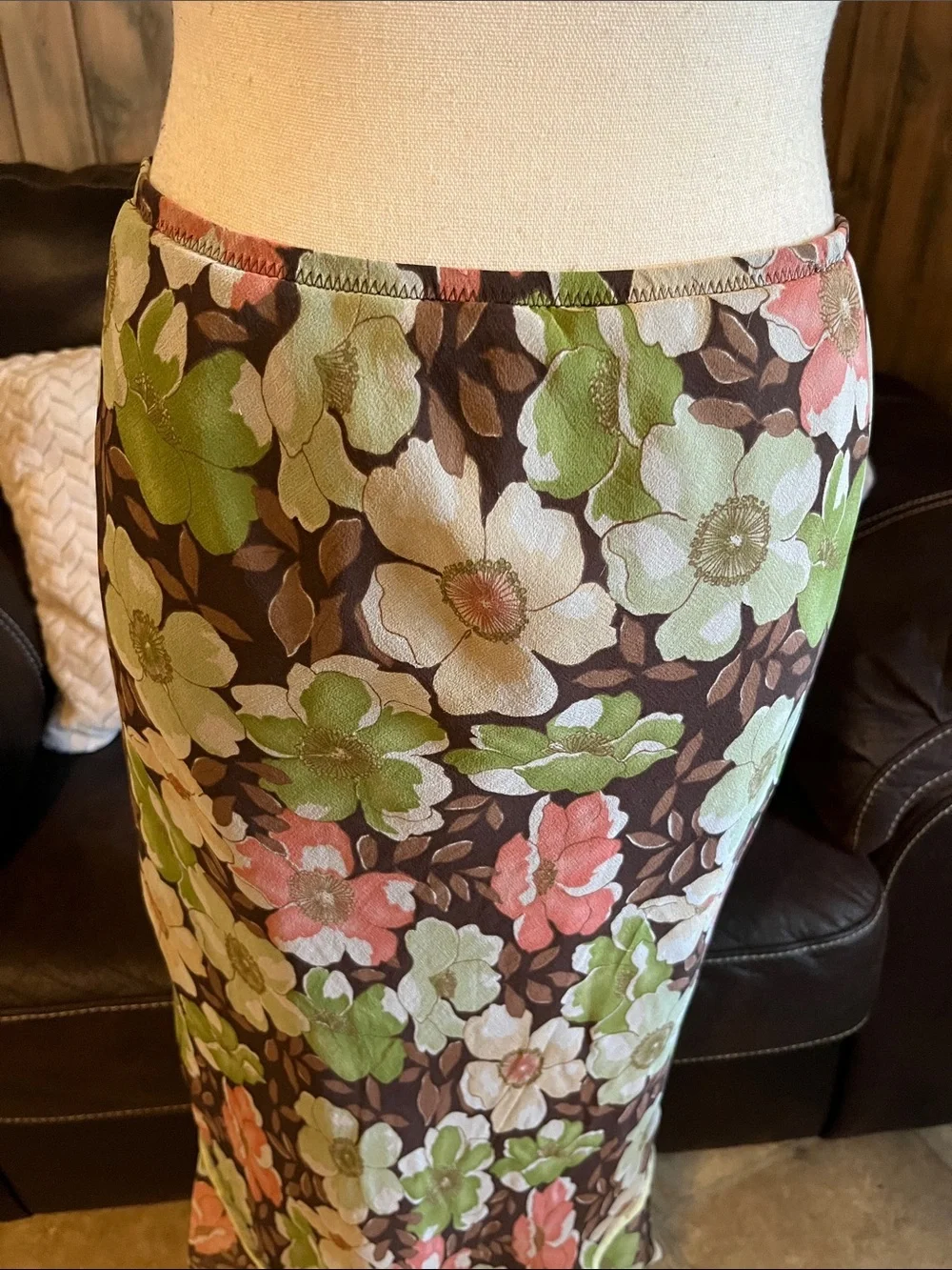 Metrostyle Silk Floral Ruffle-Hem Midi Skirt in Brown, Green & Pink 90’s - Picture 5 of 8